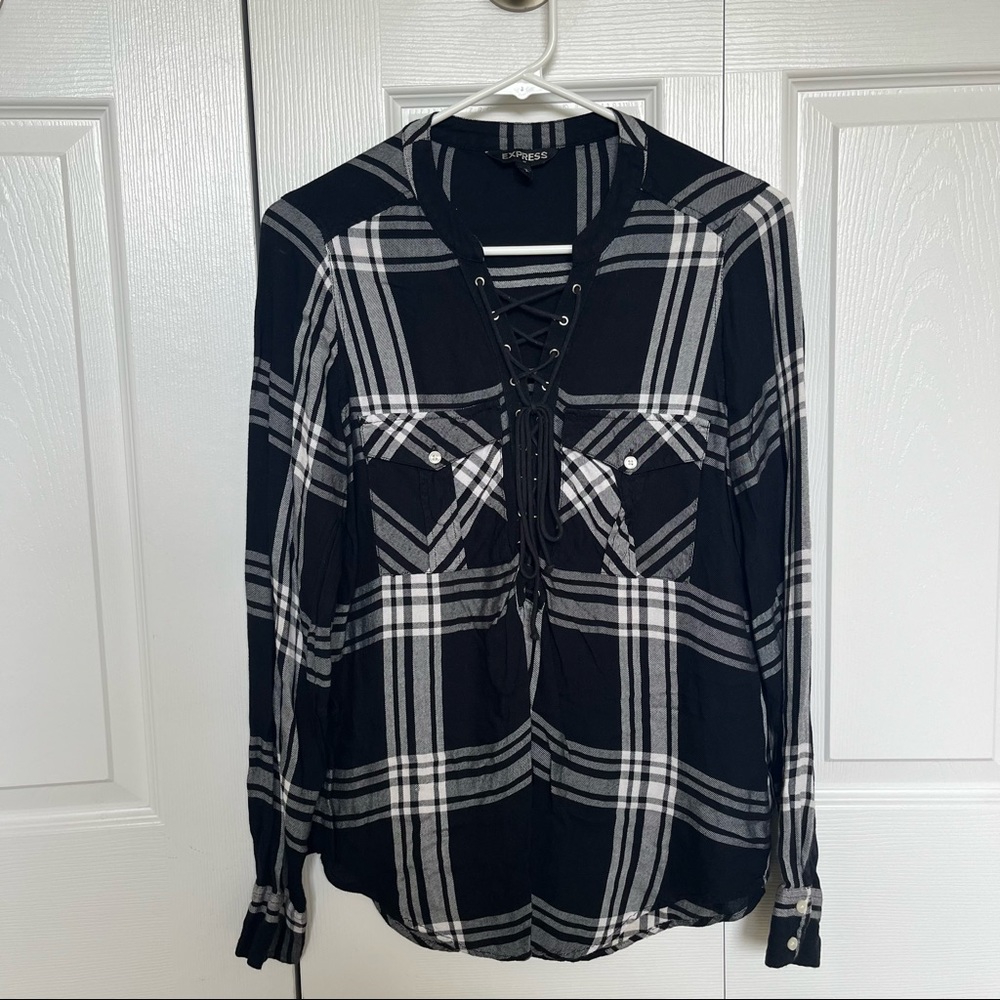 small expeess black and white flannel